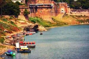 Prayagraj Fort is stunning piece of architecture, built-in 1583, stands at Prayagraj’s Triveni Sangam to remind tourists of the city’s rich history.
